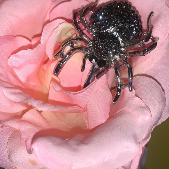 Vintage Accessories - Pair of Spider Hair Clips ~ Vintage ~ Sparkly ~ EUC